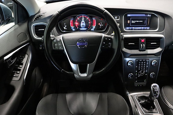 Volvo V40 12 of 23