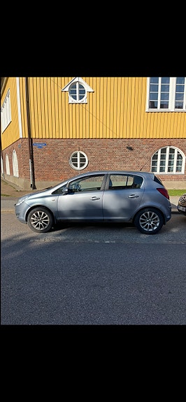 Opel Corsa 2 of 4