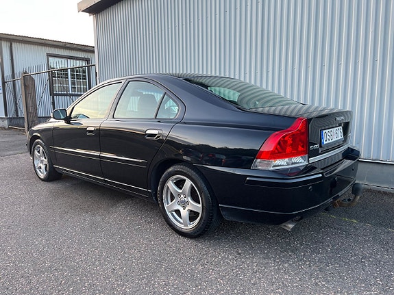 Volvo S60 4 of 5