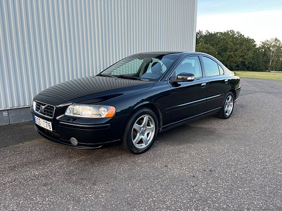 Volvo S60 2 of 5