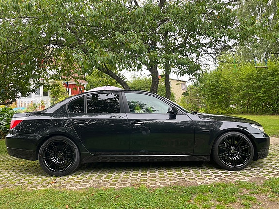 BMW 550i 2 of 13