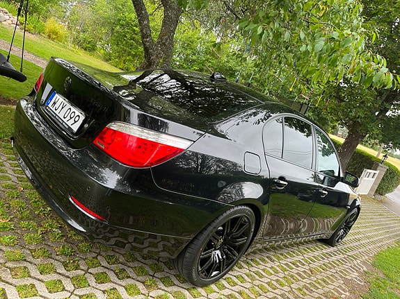 BMW 550i 7 of 13