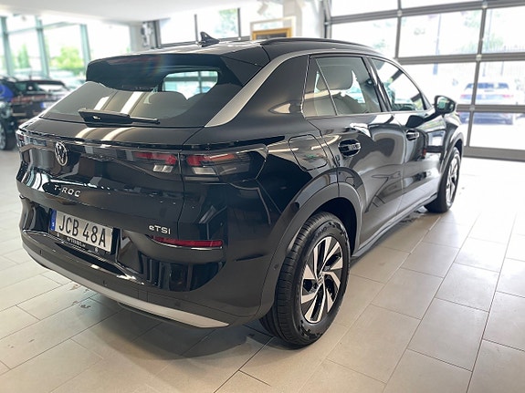 Volkswagen T-Roc 4 of 8