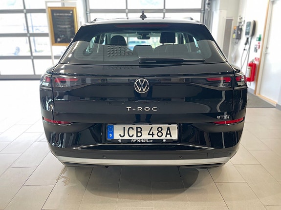 Volkswagen T-Roc 6 of 8