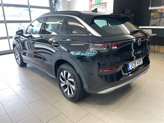 Volkswagen T-Roc 7 of 8