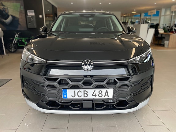 Volkswagen T-Roc 2 of 8