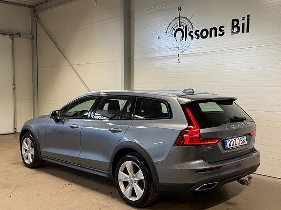 Volvo V60 Cross Country 4 of 5