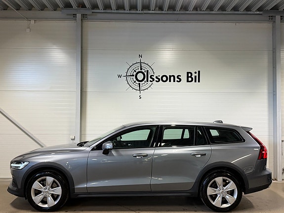 Volvo V60 Cross Country 3 of 5