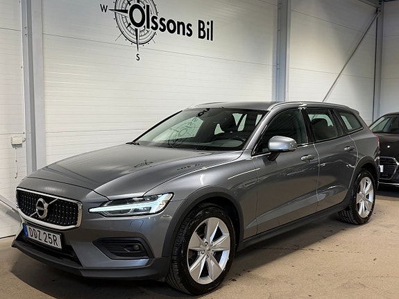 Volvo V60 Cross Country 2 of 5