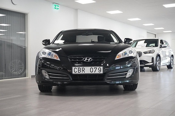 Hyundai Genesis 5 of 16