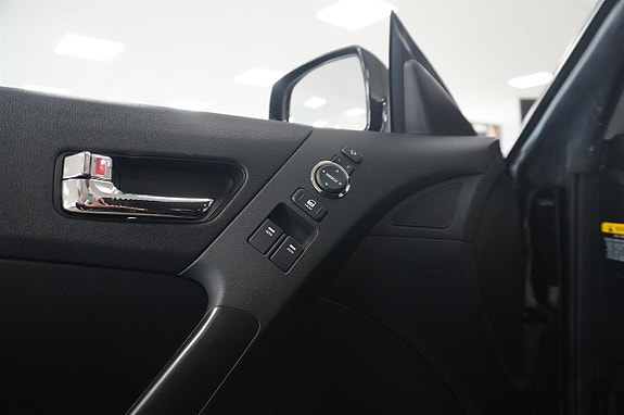 Hyundai Genesis 10 of 16