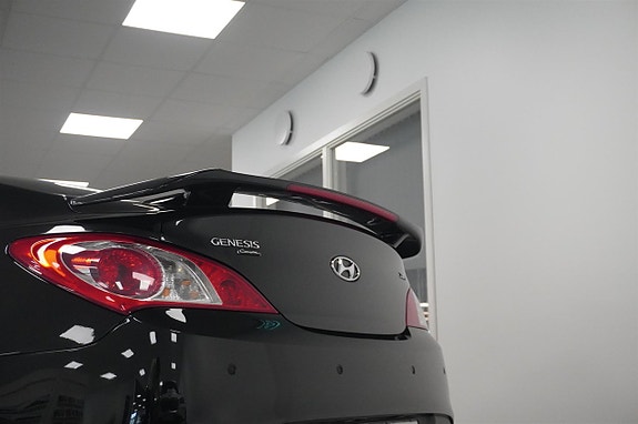 Hyundai Genesis 6 of 16