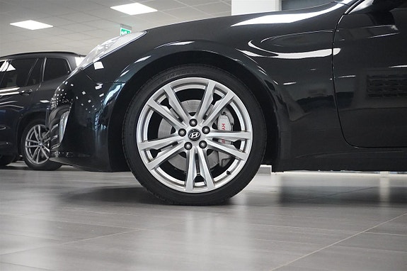 Hyundai Genesis 4 of 16