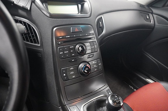 Hyundai Genesis 12 of 16