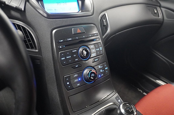 Hyundai Genesis 14 of 16