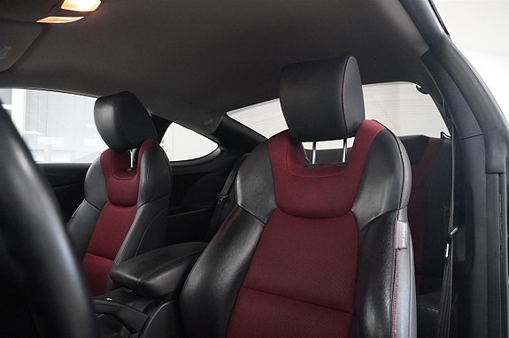 Hyundai Genesis 7 of 16