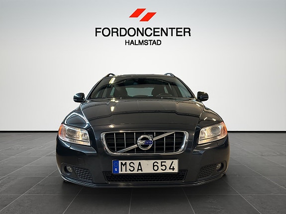 Volvo V70 2 of 5