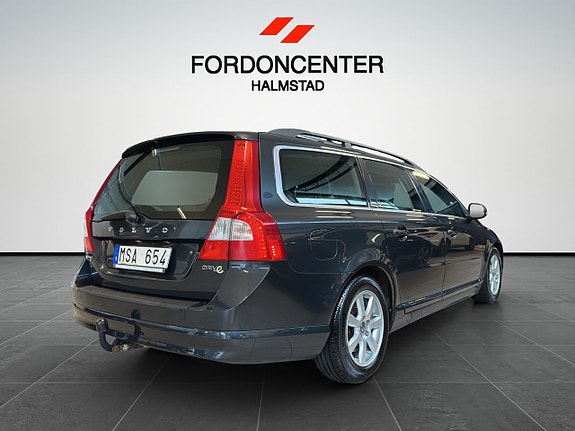 Volvo V70 4 of 5