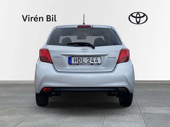 Toyota Yaris 4 of 5