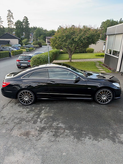 Mercedes-Benz E350 2 of 5