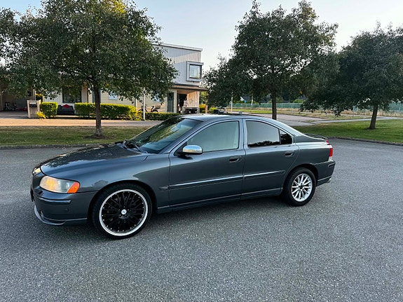 Volvo S60 3 of 5