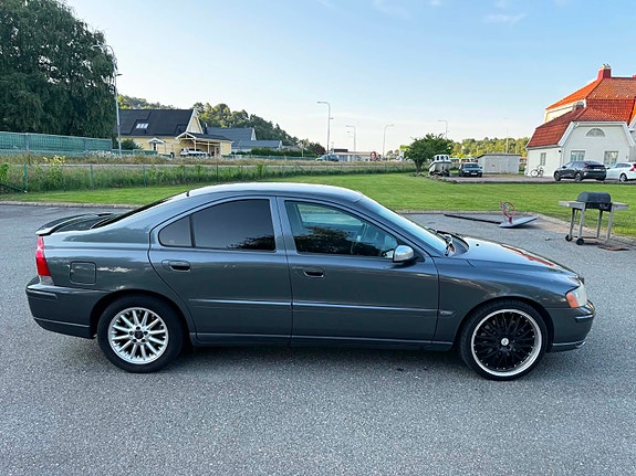 Volvo S60 4 of 5