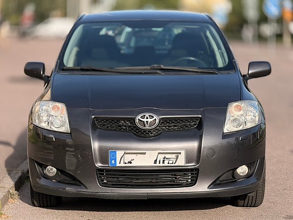 Toyota Auris 2 of 19