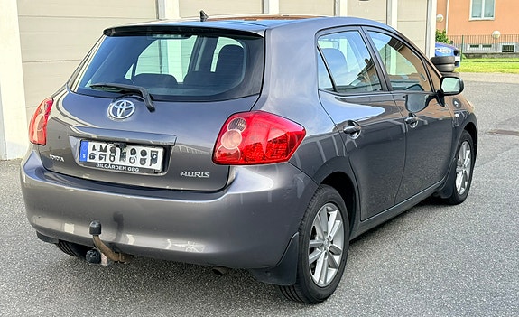 Toyota Auris 13 of 19