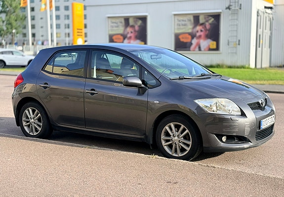 Toyota Auris 19 of 19