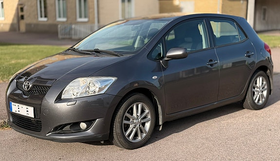 Toyota Auris 11 of 19