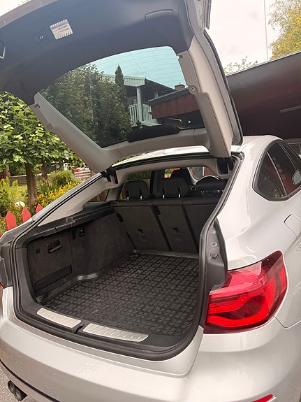 BMW 320d 4 of 5