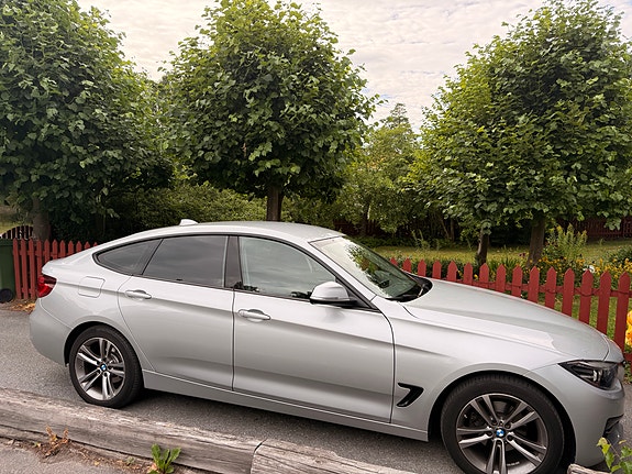 BMW 320d 2 of 5