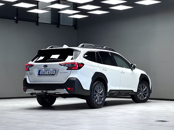 Subaru Outback 2 of 5