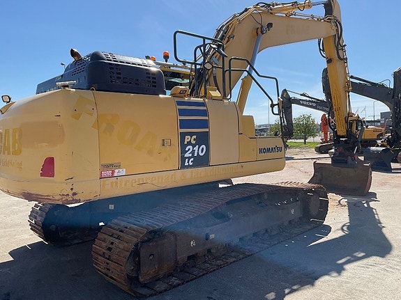 Komatsu PC 210 LC-11 8 of 12