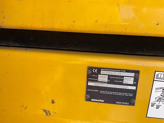 Komatsu PC 210 LC-11 4 of 12