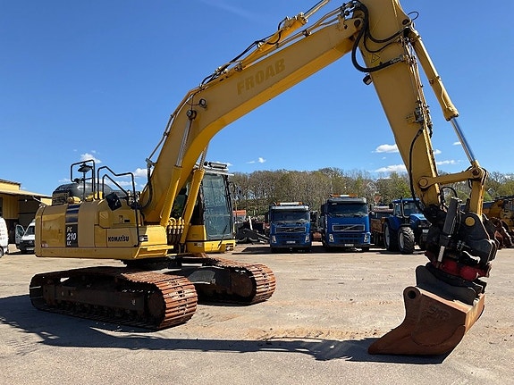 Komatsu PC 210 LC-11 7 of 12