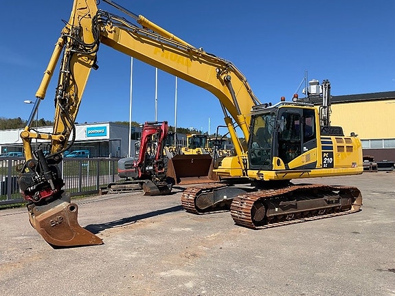 Komatsu PC 210 LC-11 3 of 12