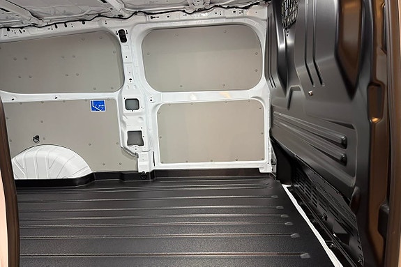 Ford E-Transit 5 of 5