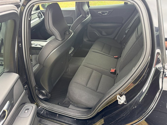 Volvo V60 Cross Country 9 of 10