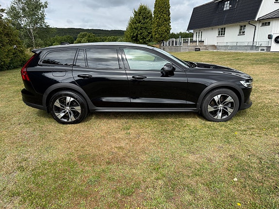 Volvo V60 Cross Country 5 of 5