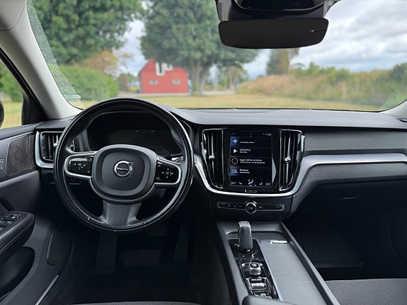 Volvo V60 Cross Country 8 of 10