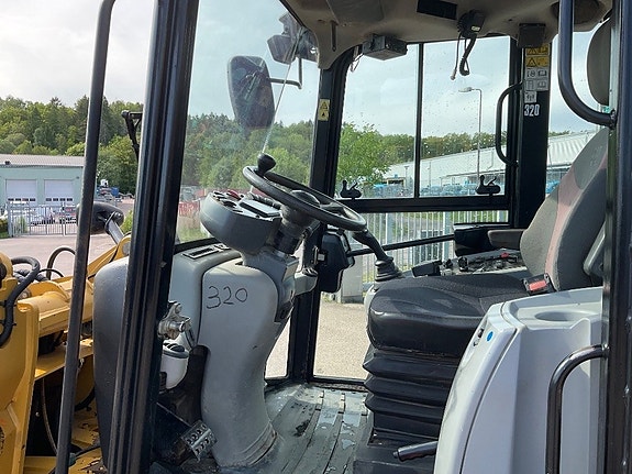 CAT 906 H 2 9 of 15