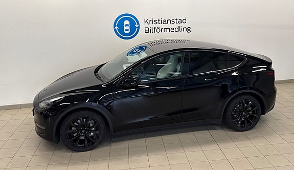 Tesla Model Y 4 of 11