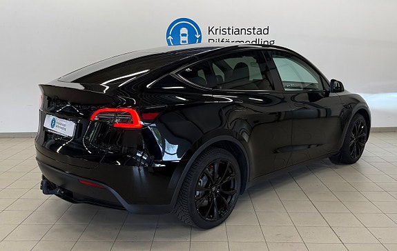 Tesla Model Y 5 of 11