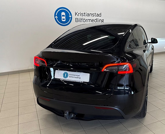 Tesla Model Y 6 of 11