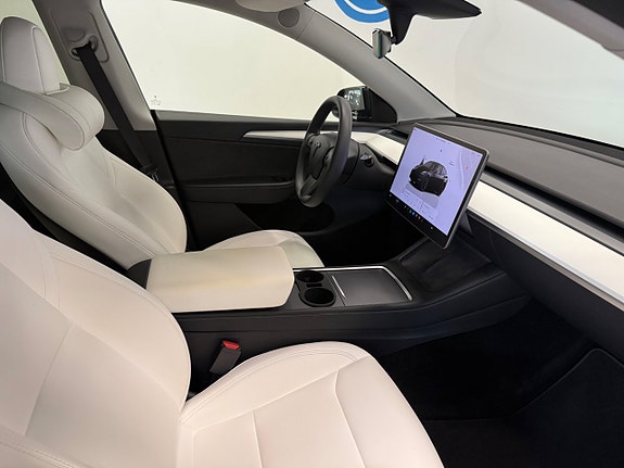 Tesla Model Y 7 of 11