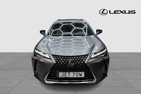 Lexus UX250h 8 of 19