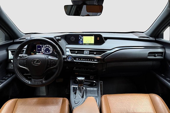 Lexus UX250h 11 of 19