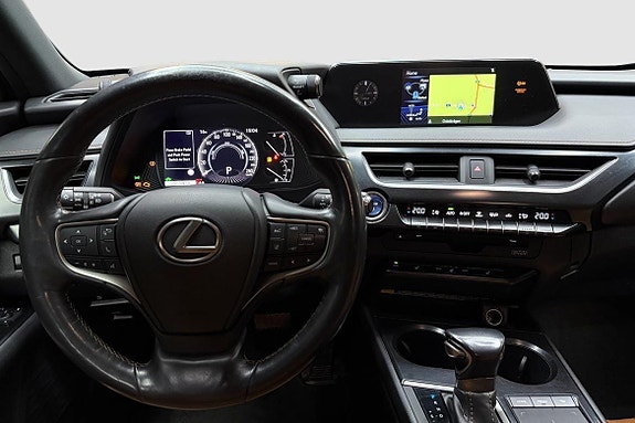 Lexus UX250h 12 of 19