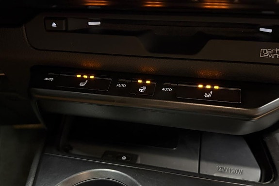 Lexus UX250h 17 of 19